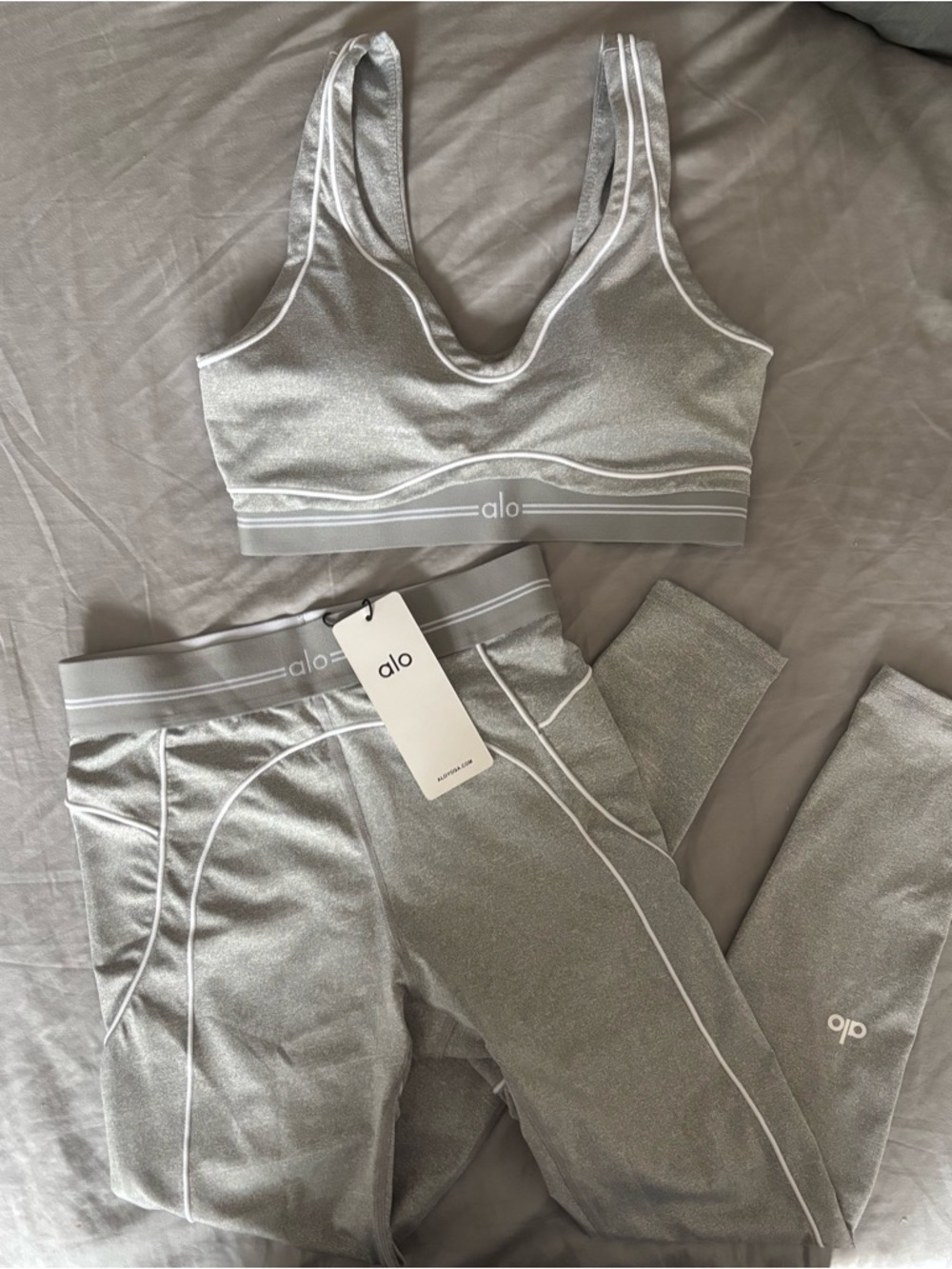 Alo Yoga Heart Throb Set Grey Size Small Matching Bra & Leggings Activewear NWT